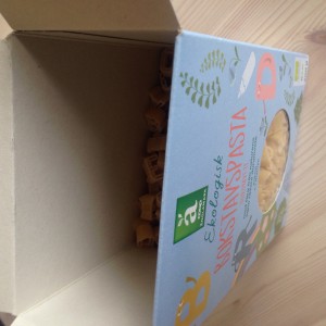 Bild på en fräsch, nyöppnad och... halvtom förpackning Änglamarkpasta.