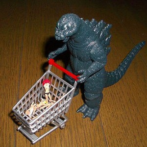 Bild på Godzilla med en kundvagn människor...