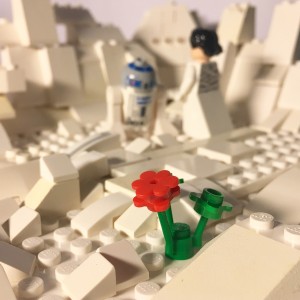 Prinsessan Leia och R2D2 i lego...