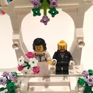 Minstebror och hans Linda har gift sig. Och störstebror kan inte vara gladare för deras skull! Frågan är bara om vi bröder kan locka ut dem till Västerhejde? Hur svårt kan det vara?